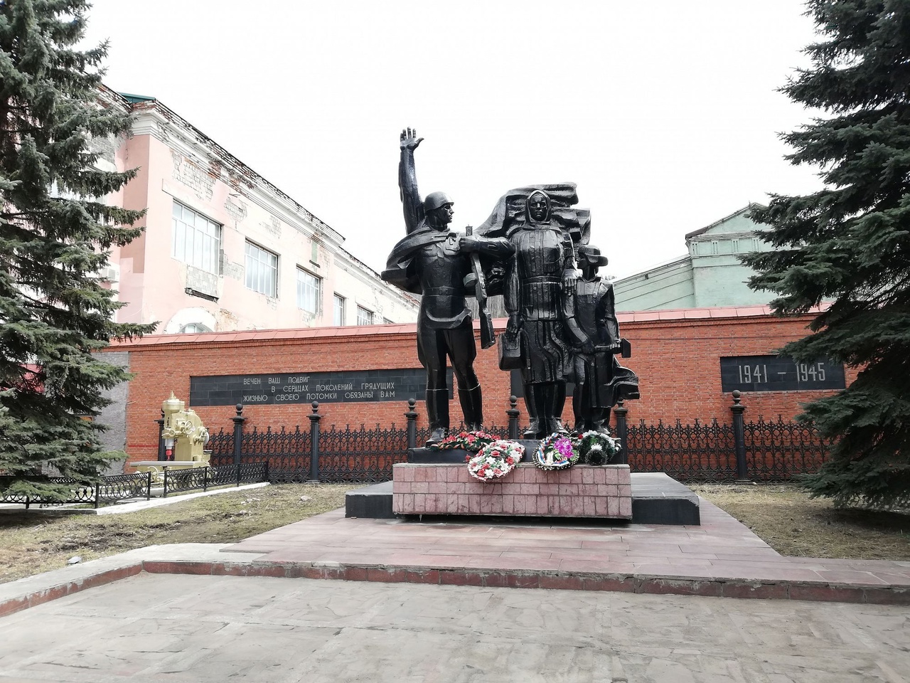 Памятник героям фронта Златоуст